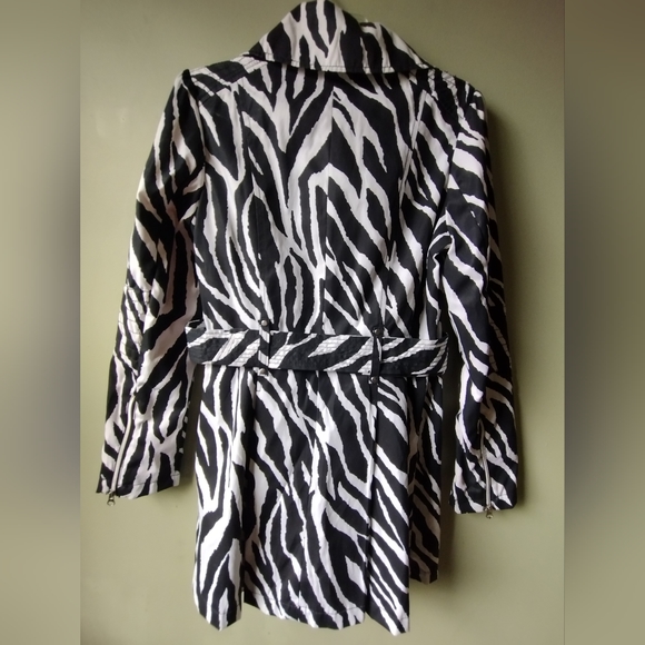 BRAND NEW Black Rivet Zebra Print Trench Coat with Belt - Picture 7 of 8